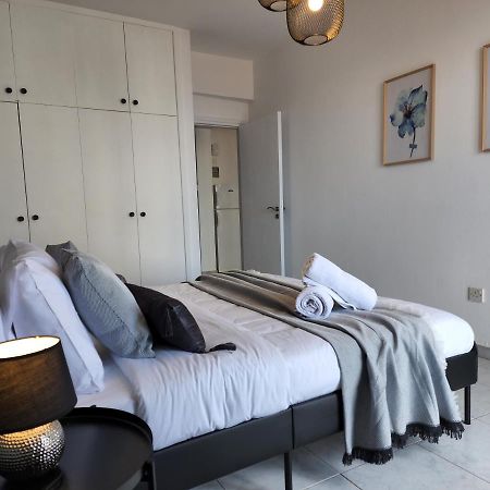 Kay'S City & Seaview One Bedroom Apartment Larnaca Exteriör bild