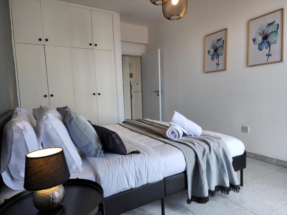Kay'S City & Seaview One Bedroom Apartment Larnaca Exteriör bild